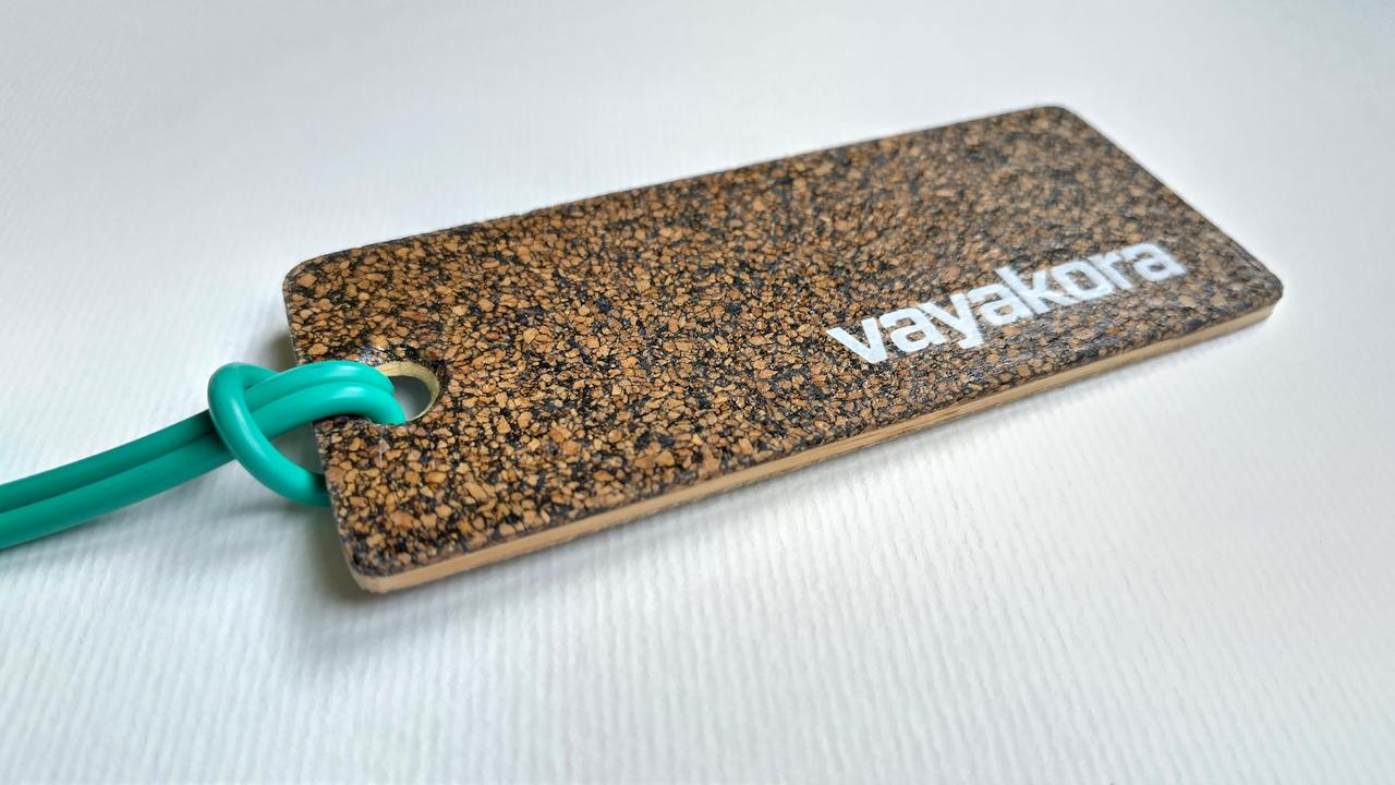 vayakora electronic bag tag closeup three core construction